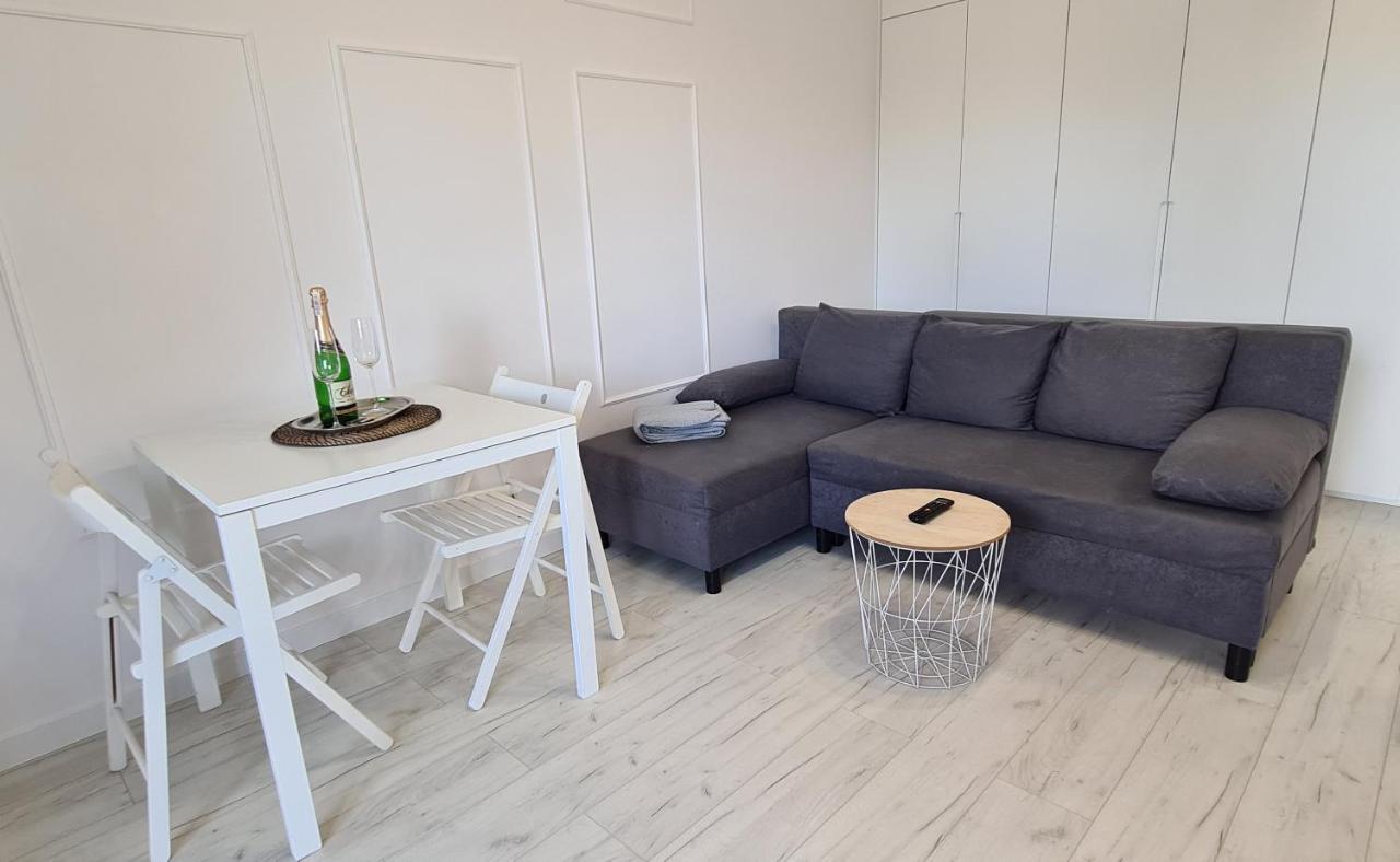 44 - Apartamenty Siedlce - Nowy Apartament W Centrum Przy Ul Czerwonego Krzyza エクステリア 写真
