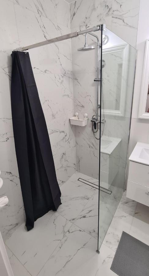 44 - Apartamenty Siedlce - Nowy Apartament W Centrum Przy Ul Czerwonego Krzyza エクステリア 写真