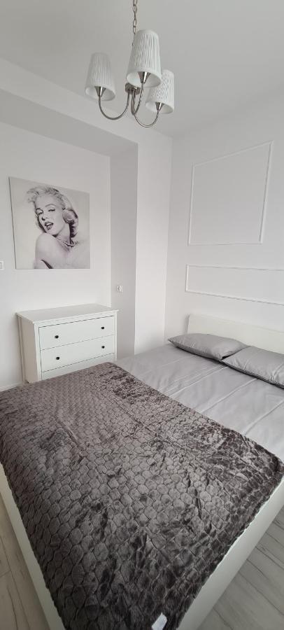 44 - Apartamenty Siedlce - Nowy Apartament W Centrum Przy Ul Czerwonego Krzyza エクステリア 写真